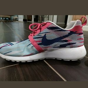 NIKE Girls' Grade School Roshe One Flight Weight